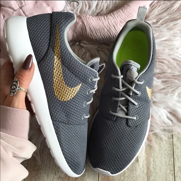NWT Nike ID Roshe one Custom Gold swoosh - Picture 4 of 8